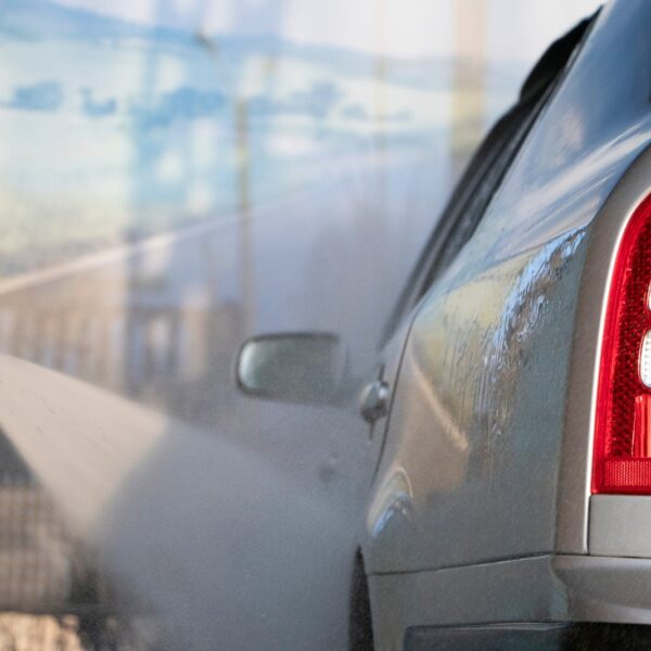 Jak Utrzymać Samochód w Czystości w Zimie?