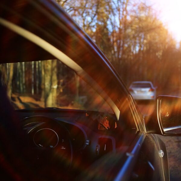 Jak przygotować samochód do jesiennych warunków drogowych?